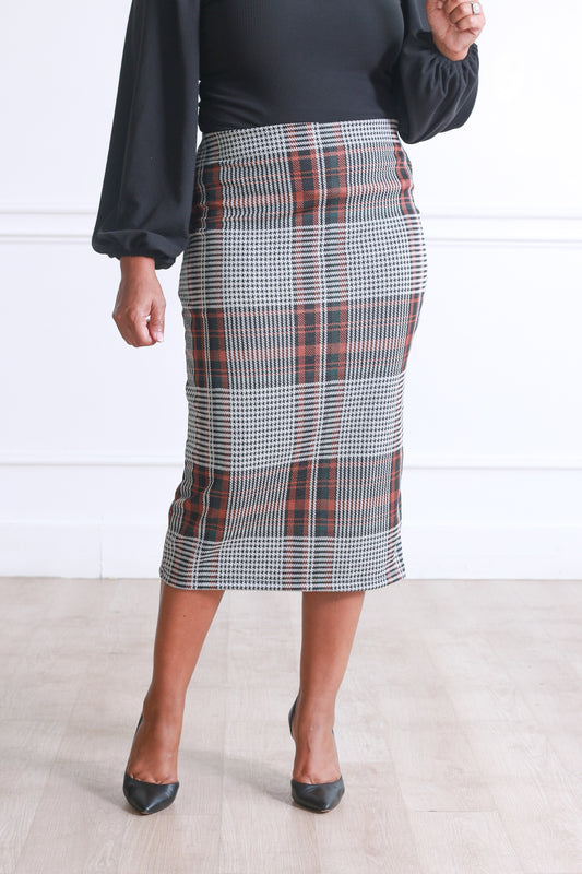 Riley Midi in Black Plaid